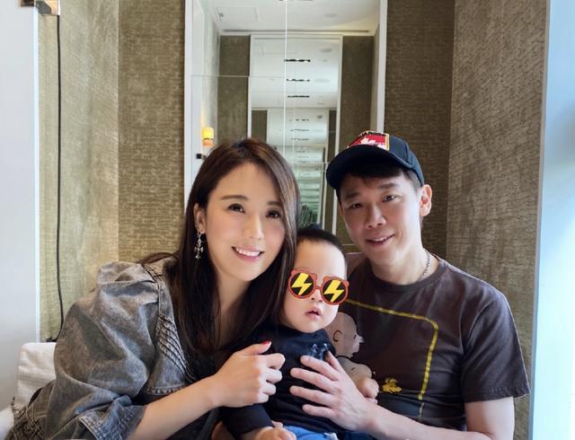 江佩蓉|江佩蓉为老公庆生小鸟依人，陶喆51岁容光焕发，儿子可爱出镜