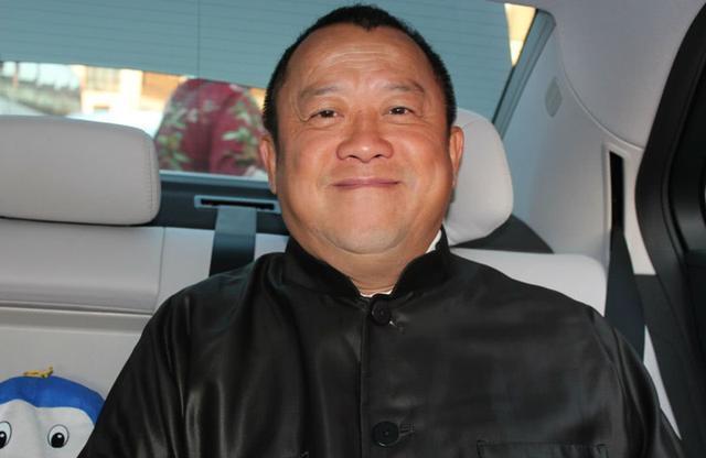 曾志伟|曾志伟首次带货放话回馈粉丝却翻车，被疑卖大量假酒网友刷屏退货