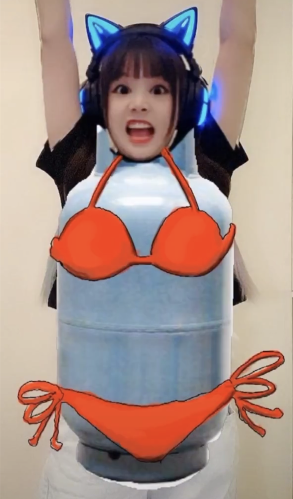 女网红给粉丝哪些好处?腐团儿特别cos,小团团讲信用,看到火线妹,怒了