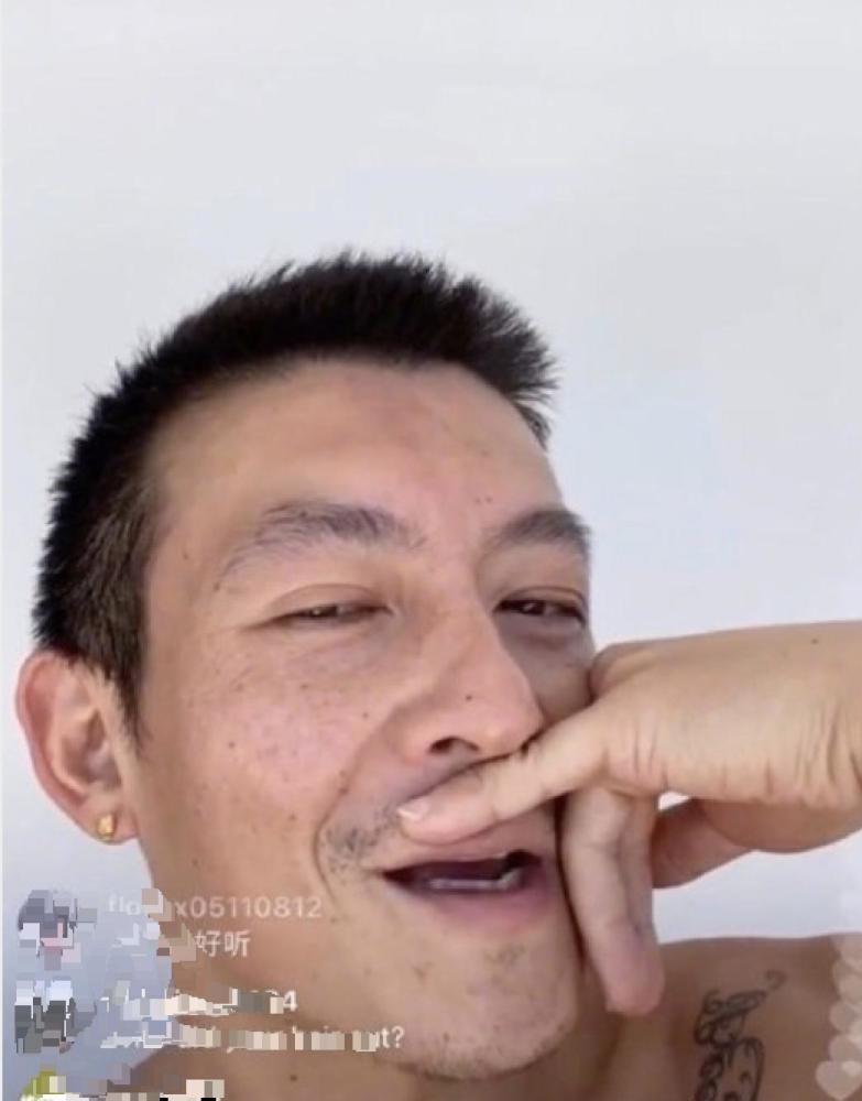 陈冠希|40岁陈冠希玩直播没认出来，网友调侃撞脸赵本山和光头强！