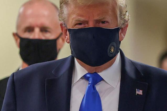 特朗普|特朗普首次镜头前戴口罩 此时美国确诊已超324万 死亡超13.4万