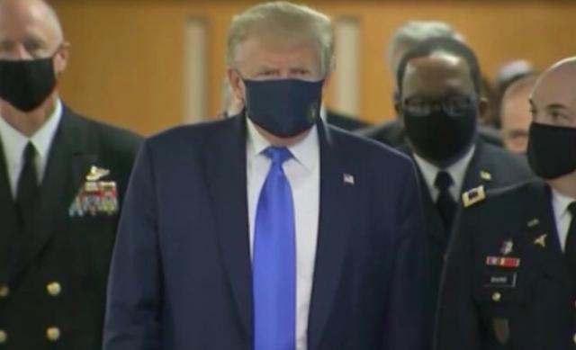 特朗普|特朗普首次镜头前戴口罩 此时美国确诊已超324万 死亡超13.4万