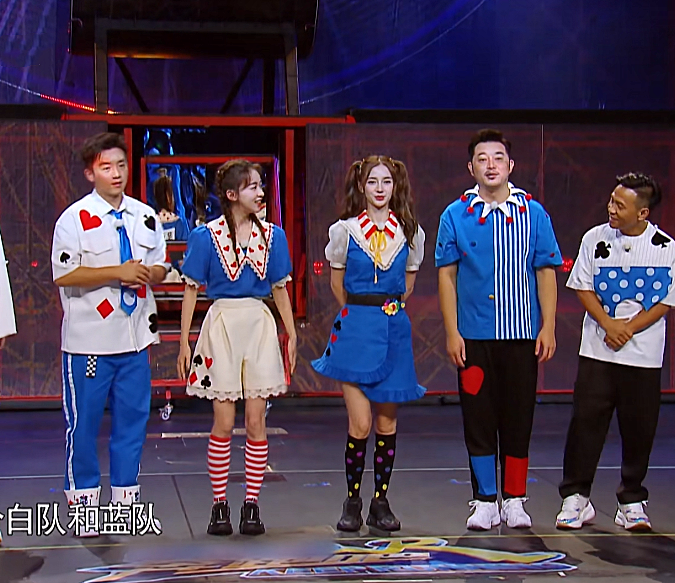 吴谨言身高165,杨颖身高168,当俩人站在一起时,网友:有人说谎!