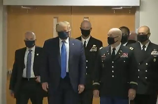 梅拉尼娅·特朗普|确诊暴增特朗普低头，首次喊话：戴口罩是爱国行为，没人比我更爱国