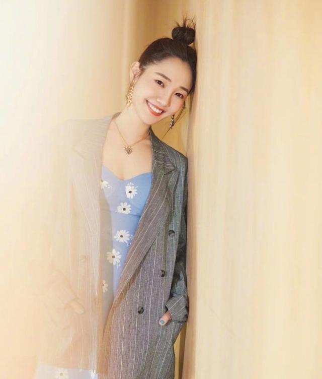 白百何|白百何近照曝光被指不修边幅，衣着邋遢似素人，刘海结块紧贴脑门