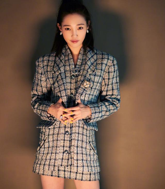 白百何|白百何近照曝光被指不修边幅，衣着邋遢似素人，刘海结块紧贴脑门