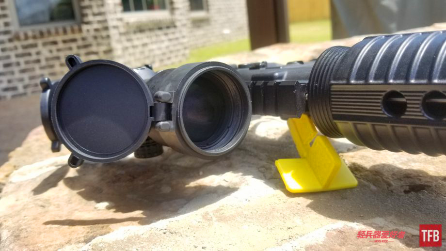 3000小时电池寿命中国制造怪不得老外说这个5倍镜性价比真高