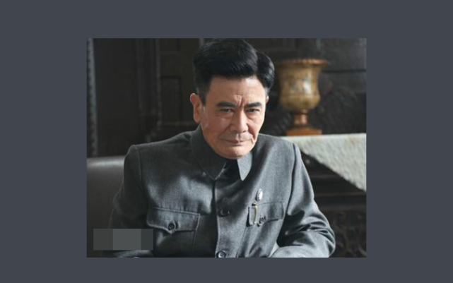 曲艺家协会会员,一级演员,曾在谍战剧《潜伏》饰演穆连成而为大众熟知