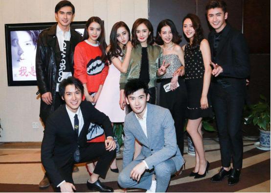 杨幂|沈腾说嘉行传媒没有好演员，模仿杨幂广告动作，杨幂当场黑脸
