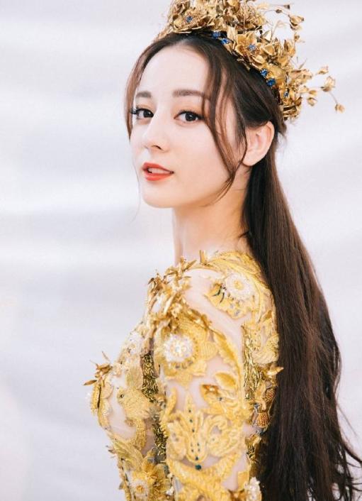 杨幂|沈腾说嘉行传媒没有好演员，模仿杨幂广告动作，杨幂当场黑脸