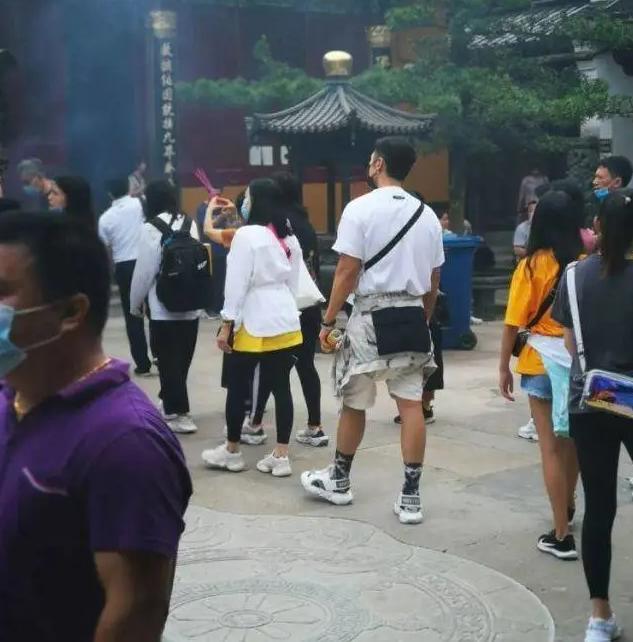 钟丽缇|钟丽缇回应普陀山求子：自己想生个属于两个人的孩子，顺其自然