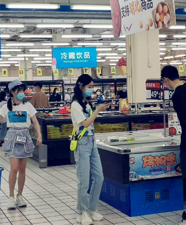 赵丽颖|知情人曝赵丽颖杨幂频繁撞型原因：被挖走的造型师只是临时工