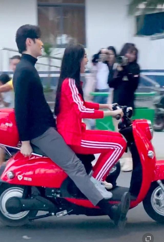 阿云嘎|郑云龙被仝卓diss，粉丝呼唤阿云嘎发声，像极了肖战和王一博