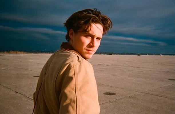 贝克汉姆|贝克汉姆21岁儿子官宣订婚！与大4岁女友甜蜜相拥，女方大有来头