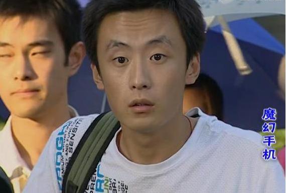 三年后,李滨转战了电视剧方向,与舒畅合作出演了《魔幻手机》,饰演男