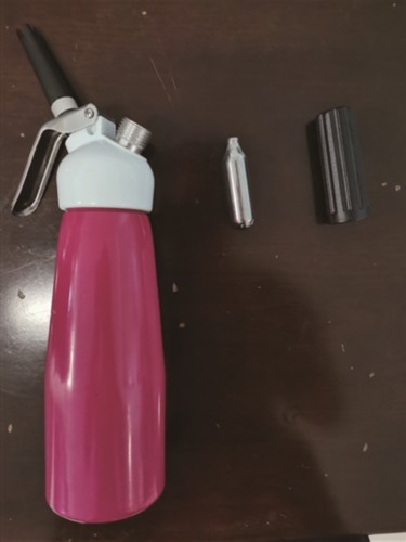 女子带"笑气"乘高铁被民警查获