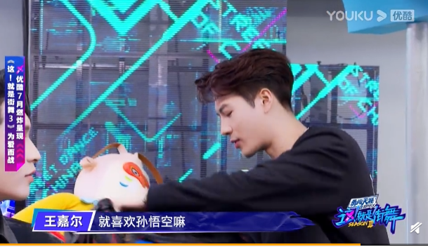 街舞3|《街舞3》四位队长进组私人物品曝光，看了张艺兴的物品后前辈就是不一样