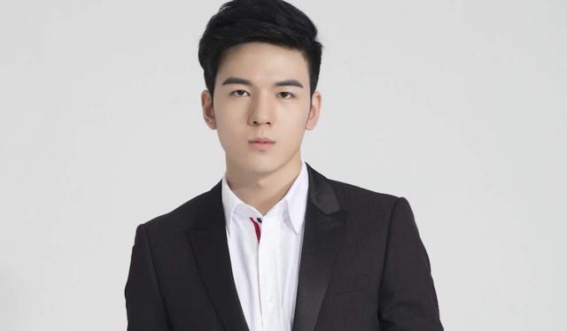 声入人心|《声入人心》有毒？继仝卓、郑云龙之后，阿云嘎被指年龄造假