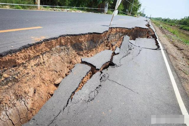 一般几级地震地才会裂开把人掉下去真相让人不寒而栗