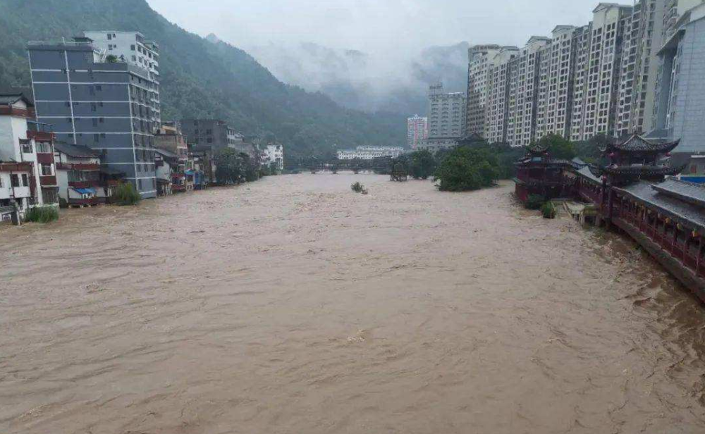 暴雨|4个点破1998年大洪水极值！为何今年南方多暴雨？是什么原因？