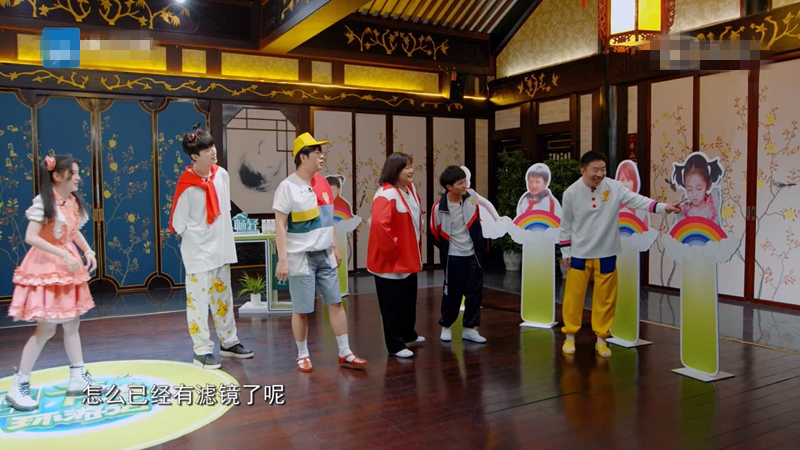 鞠婧祎|鞠婧祎太做作被杨迪吐槽，童年照还要P图加滤镜！当场戳穿好尴尬