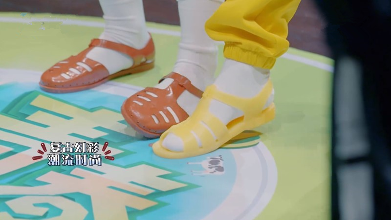 鞠婧祎|鞠婧祎太做作被杨迪吐槽，童年照还要P图加滤镜！当场戳穿好尴尬