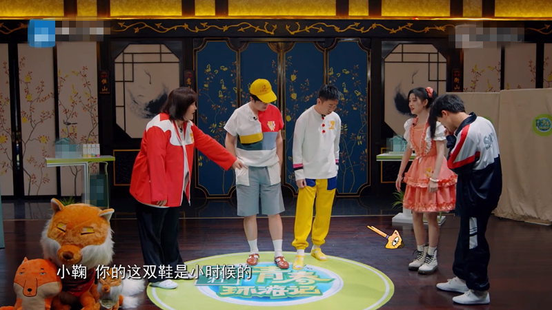 鞠婧祎|鞠婧祎太做作被杨迪吐槽，童年照还要P图加滤镜！当场戳穿好尴尬