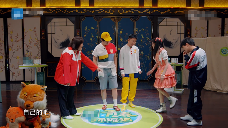 鞠婧祎|鞠婧祎太做作被杨迪吐槽，童年照还要P图加滤镜！当场戳穿好尴尬