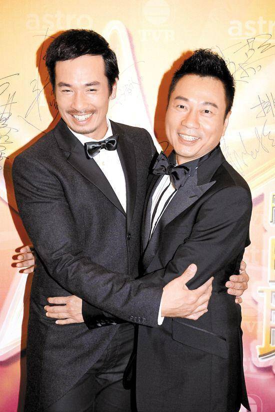 近日,tvb两位视帝陈豪和黎耀祥为新剧《杀手》做宣传访问,两人大谈在