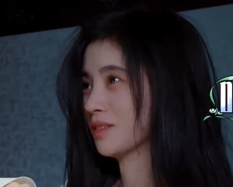 鞠婧祎|鞠婧祎又被吐槽！换鞋还藏小心机，童年照加滤镜杨迪都看不下去了