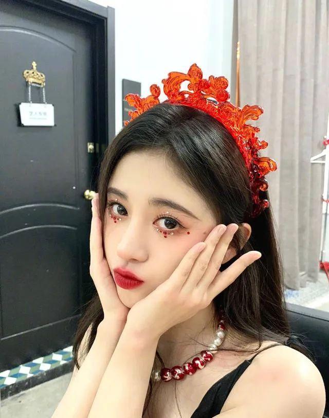 鞠婧祎|鞠婧祎又被吐槽！换鞋还藏小心机，童年照加滤镜杨迪都看不下去了