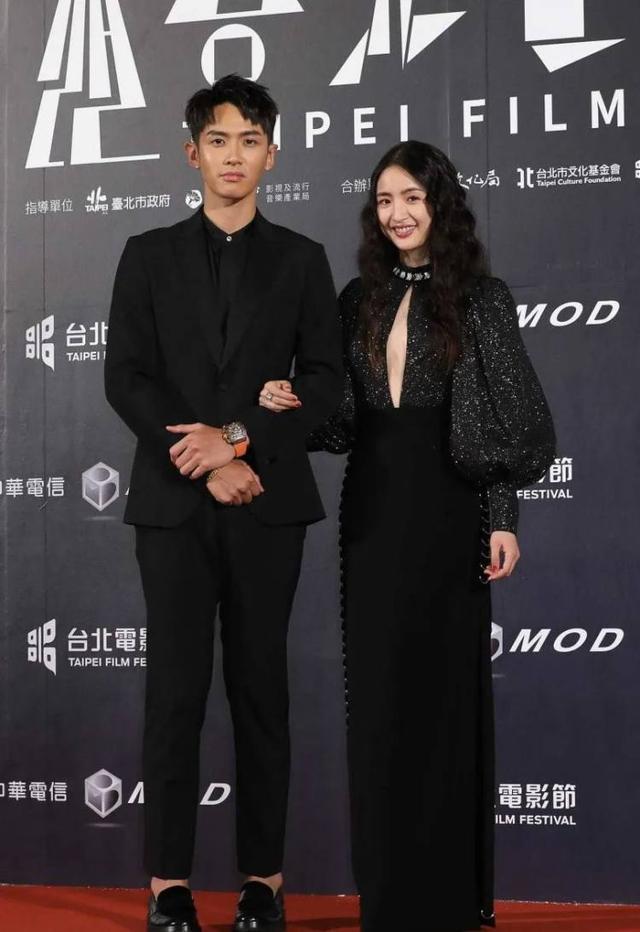 林志玲|大型下乡土味现场，林志玲肿柯震东星相全无，台北电影节红毯土爆