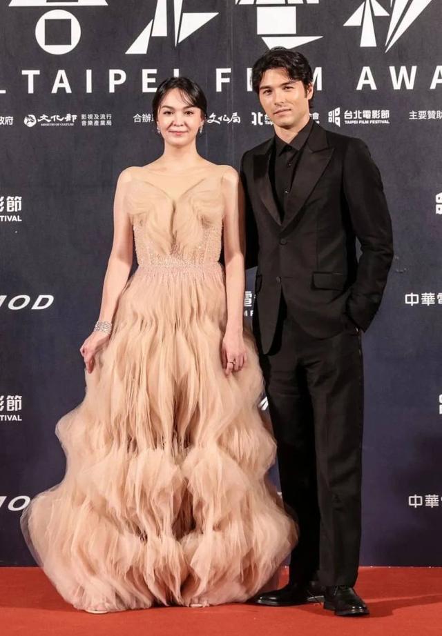 林志玲|大型下乡土味现场，林志玲肿柯震东星相全无，台北电影节红毯土爆