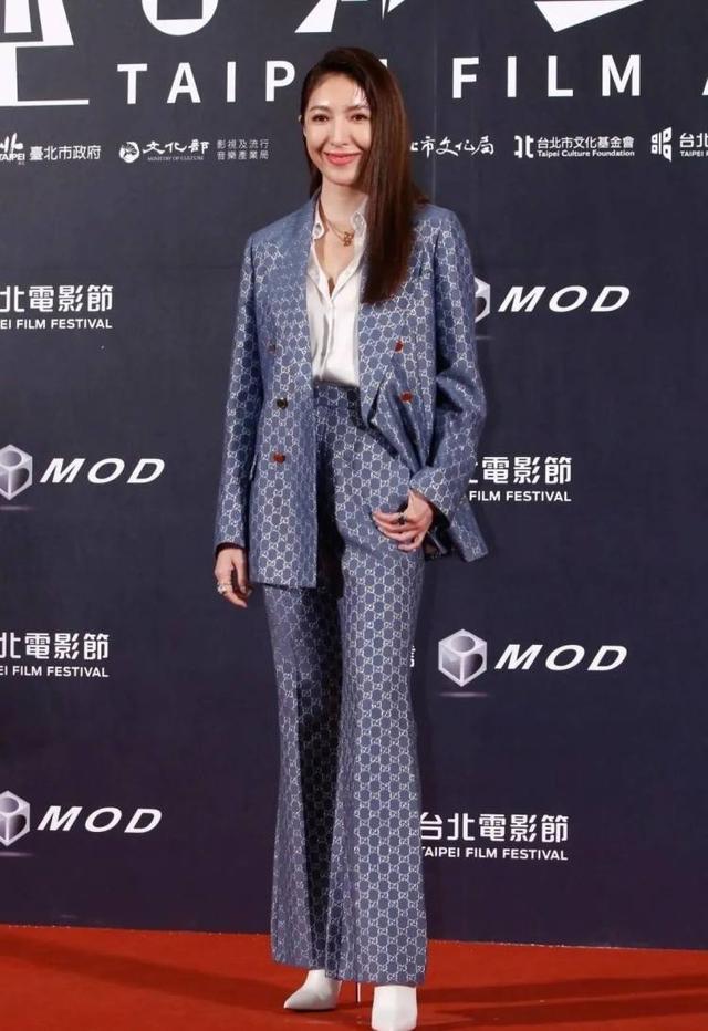 林志玲|大型下乡土味现场，林志玲肿柯震东星相全无，台北电影节红毯土爆