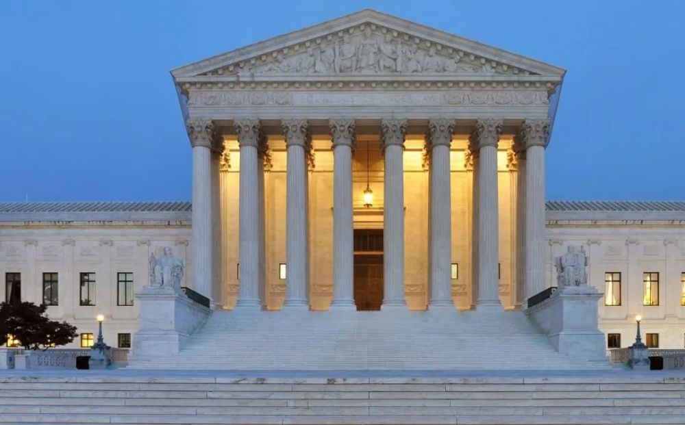 特朗普|特朗普又酿成大风暴！为亲信减刑到不用服刑，全美舆论都炸了！