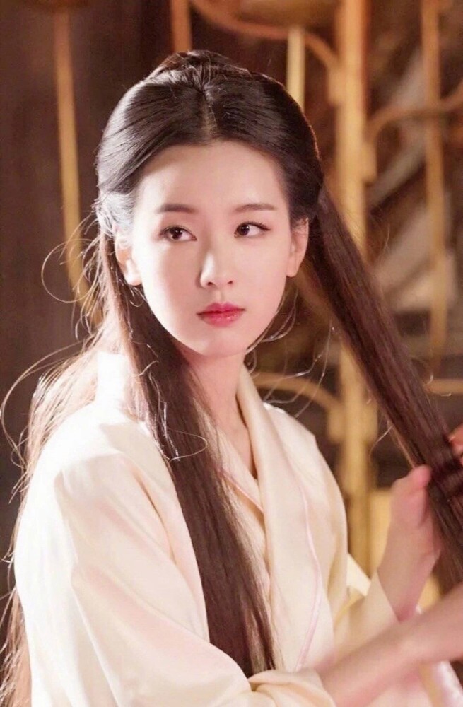 花千骨|影版《花千骨》终于官宣，女主比赵丽颖小6岁，但剧情仍不被看好