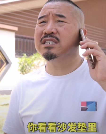 乡村爱情13|《乡村爱情13》欢乐多，谢广坤抱美女心情好，刘流与孟令宇合体
