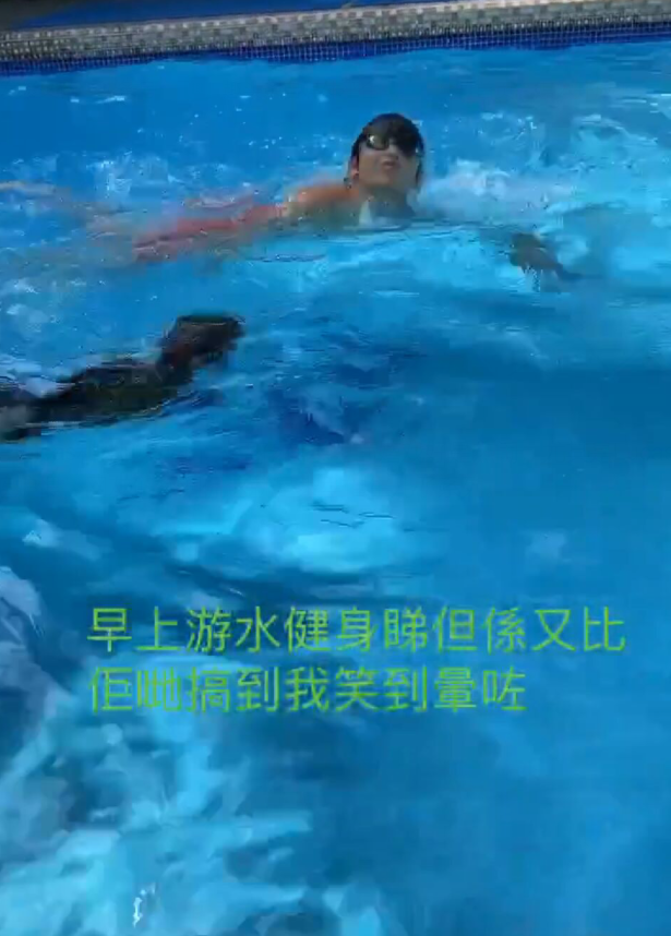 张柏芝|张柏芝晒大儿子八块腹肌，Lucas教弟弟游泳好暖，身材模样神复制谢霆锋