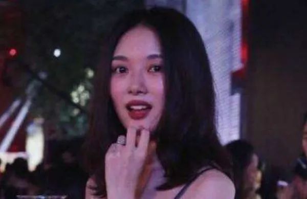 范冰冰|太假！艳压范冰冰、腿比超模还长！章子怡在她面前都是“大脸”？
