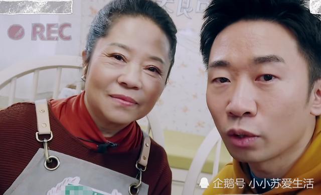 杨迪下跪感谢父母,只有父母是他坚强的后盾,现场众星泪崩