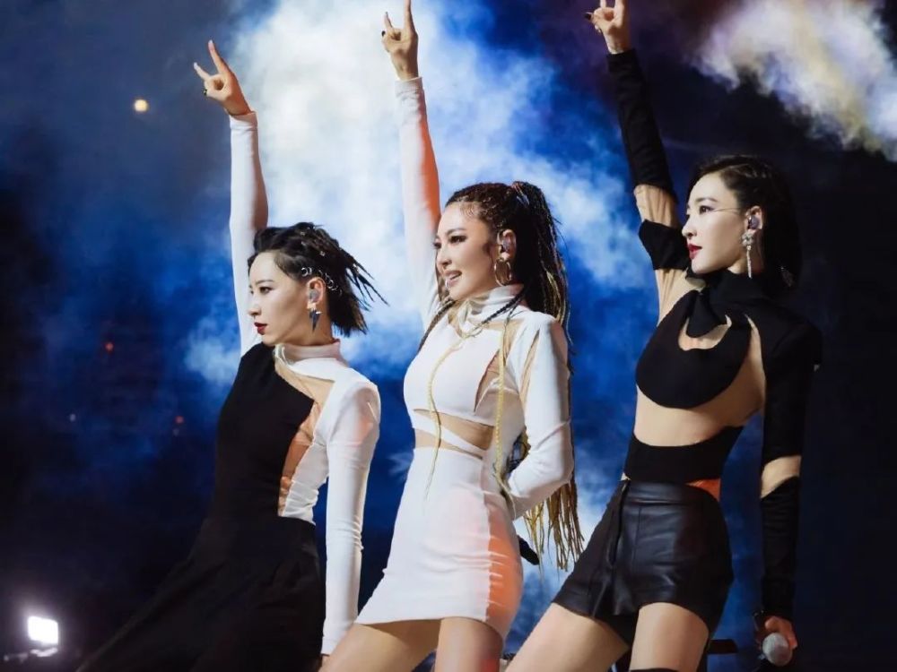 乘风破浪的姐姐|被爆插足、出轨，三段恋情均以失败告终，还被公司当成了摇钱树？