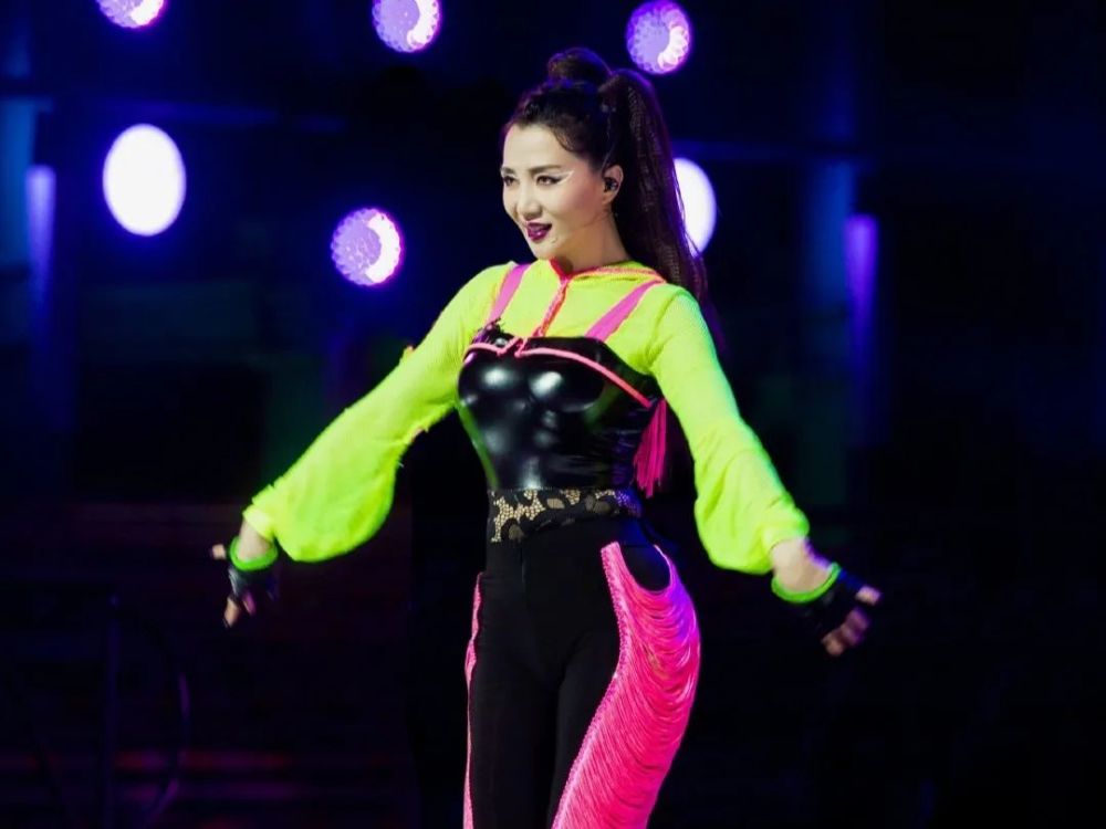 乘风破浪的姐姐|被爆插足、出轨，三段恋情均以失败告终，还被公司当成了摇钱树？