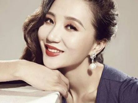 乘风破浪的姐姐|被爆插足、出轨，三段恋情均以失败告终，还被公司当成了摇钱树？