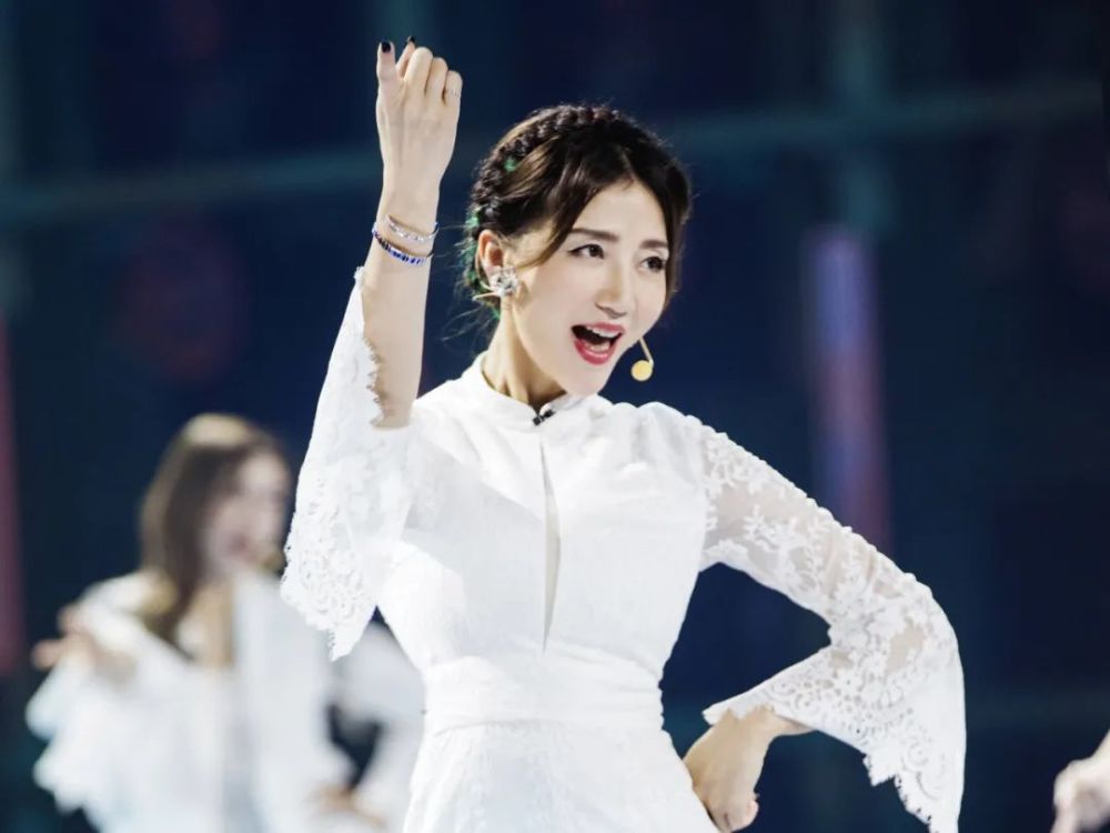 乘风破浪的姐姐|被爆插足、出轨，三段恋情均以失败告终，还被公司当成了摇钱树？