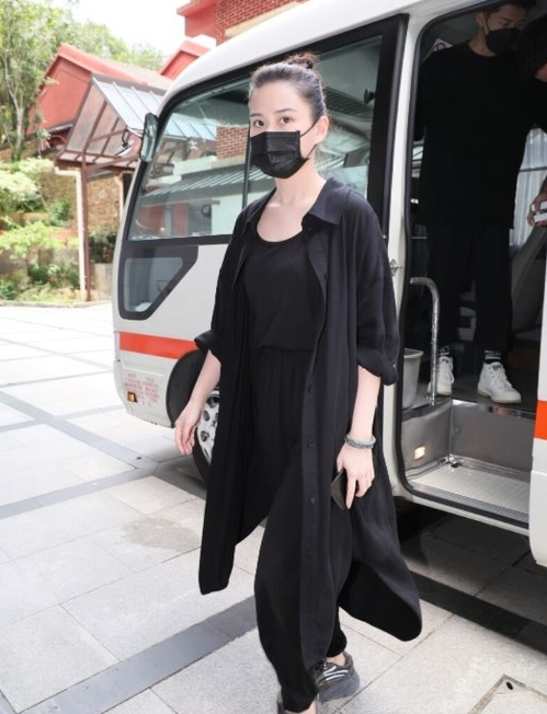 何超雄|赌王尾七！四房成员齐聚，何超雄需要人搀扶超可怜，窦骁再次现身