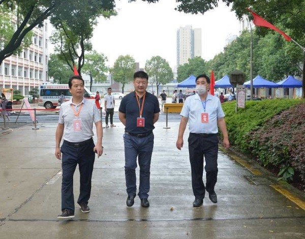 蒋宏武指出,各考务人员要把好本学期的最后一道"关