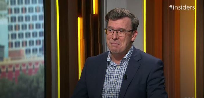 英国_出国|约翰逊敞开港人移民大门，英国智库不乐意了