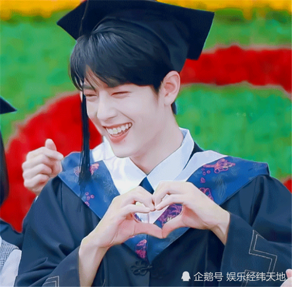 爱豆们的花式比心肖战可爱杨紫甜美看到李宇春这也行