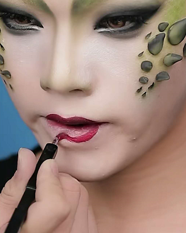 小伙子仿妆白蛇缘起小青,开始:不是简单事儿,看到最后:姐姐看不下去!