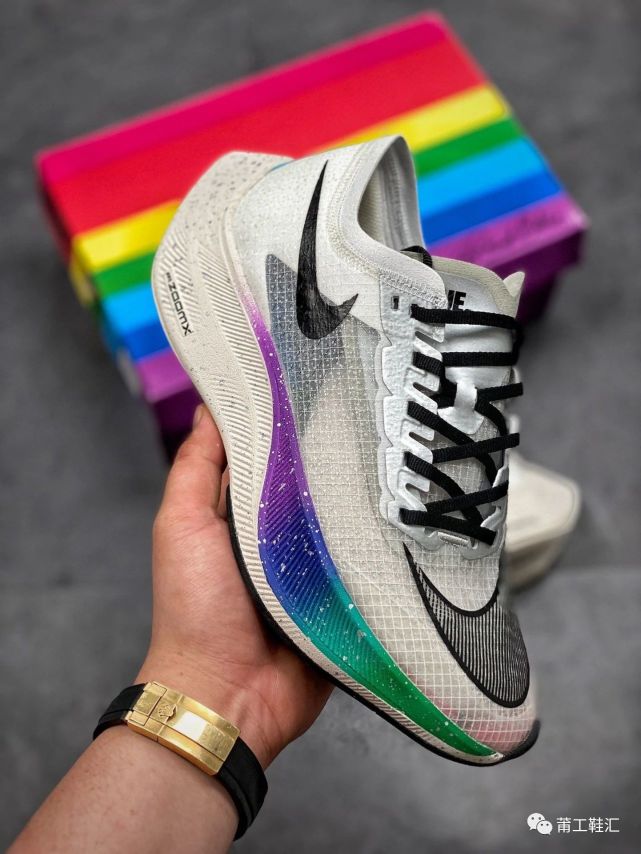地表最强跑鞋,上脚超酷炫!耐克vaporfly next%彩虹鸳鸯开箱